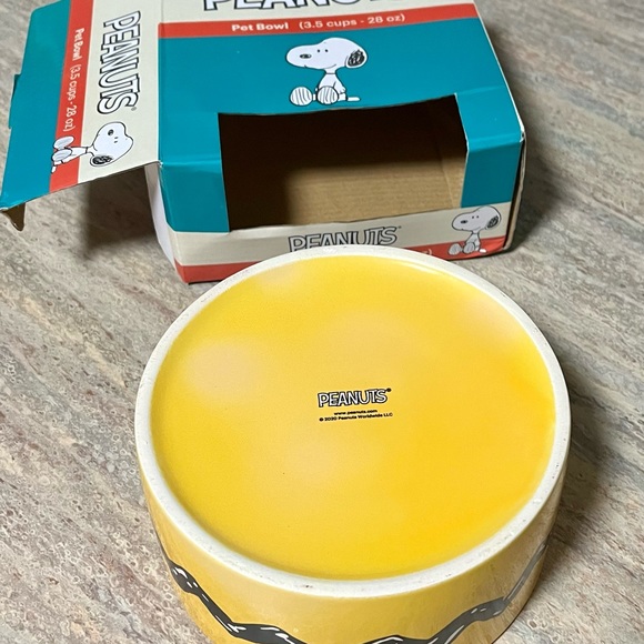 NIB Peanuts Pet bowl - Picture 4 of 16